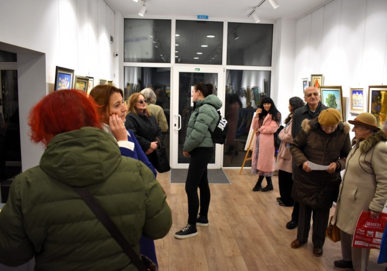 Показват творби на Васил Папазов и Геракси Гераксиев на изложба в Асеновград (ГАЛЕРИЯ) 2 Показват творби на Васил Папазов и Геракси Гераксиев на изложба в Асеновград (ГАЛЕРИЯ)