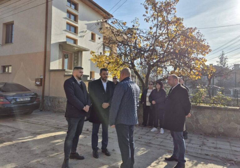 Стартира ремонт на улица в Крумово (СНИМКИ)