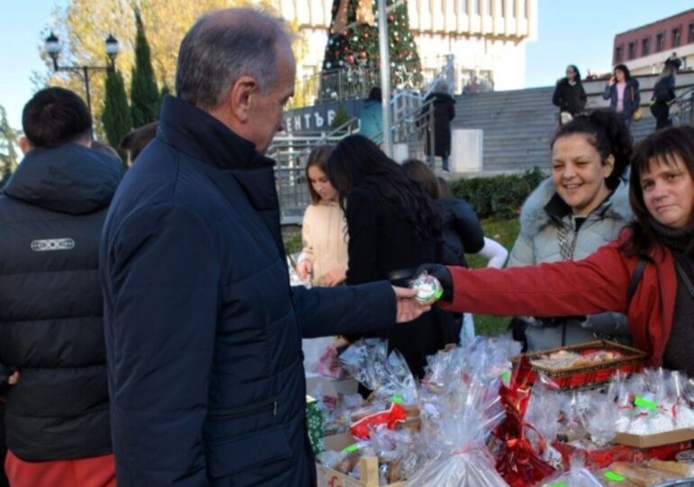 Кулинарният благотворителен базар в Асеновград пожъна огромен успех (ГАЛЕРИЯ)