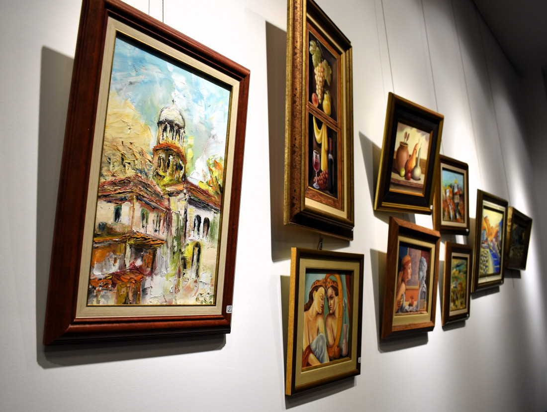 Показват творби на Васил Папазов и Геракси Гераксиев на изложба в Асеновград (ГАЛЕРИЯ)