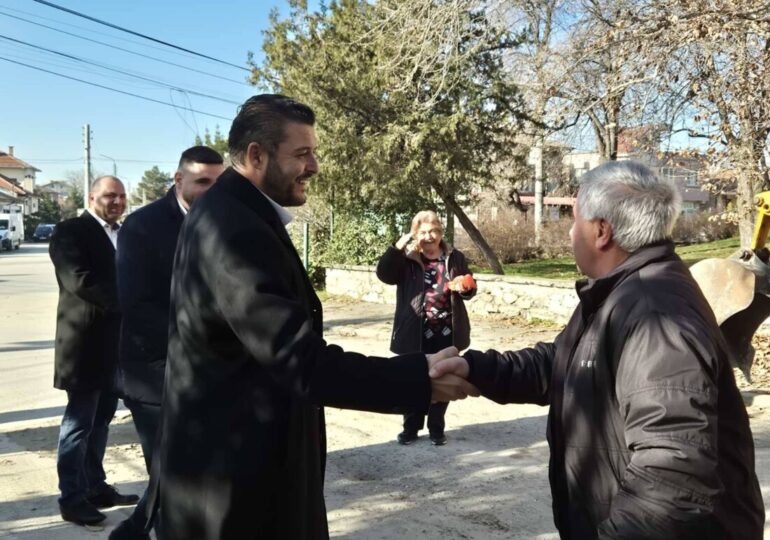 Стартира ремонт на улица в Крумово (СНИМКИ)