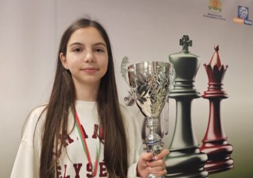 12-годишната Александра Пехливанова покорява шахмата при жените (СНИМКИ)