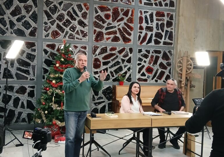 Журналистът, писател и поет Антон Баев представи третата си книга „Татко“, преведена на турски език (СНИМКИ)