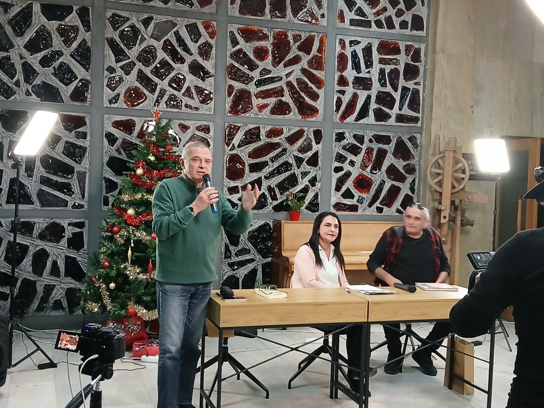 Журналистът, писател и поет Антон Баев представи третата си книга „Татко“, преведена на турски език (СНИМКИ)