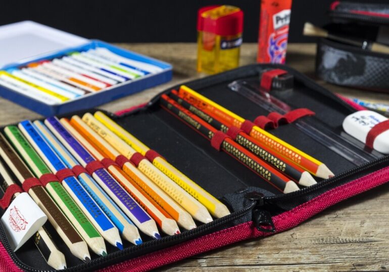 Ученици изследват моралния и политическия отпечатък на лидерите чрез две ябълки