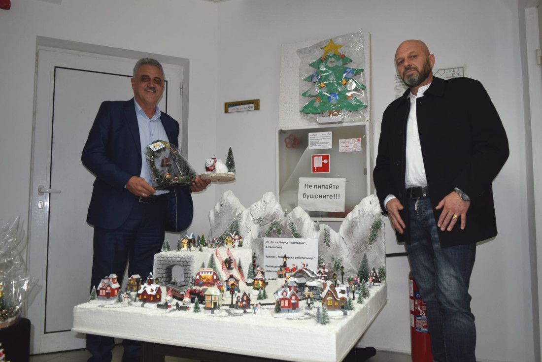 Коледари, каратисти и малката Анастасия поздравиха Общински съвет - Марица (СНИМКИ) 4 Коледари, каратисти и малката Анастасия поздравиха Общински съвет - Марица (СНИМКИ)