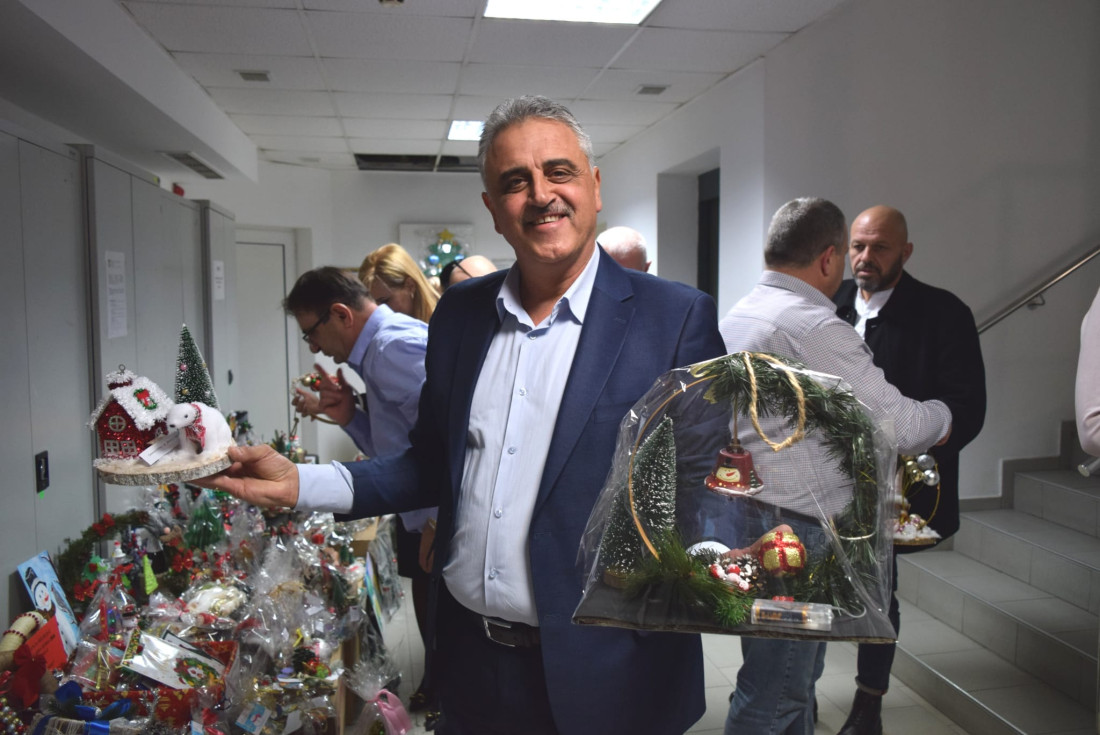 Коледари, каратисти и малката Анастасия поздравиха Общински съвет - Марица (СНИМКИ) 5 Коледари, каратисти и малката Анастасия поздравиха Общински съвет - Марица (СНИМКИ)