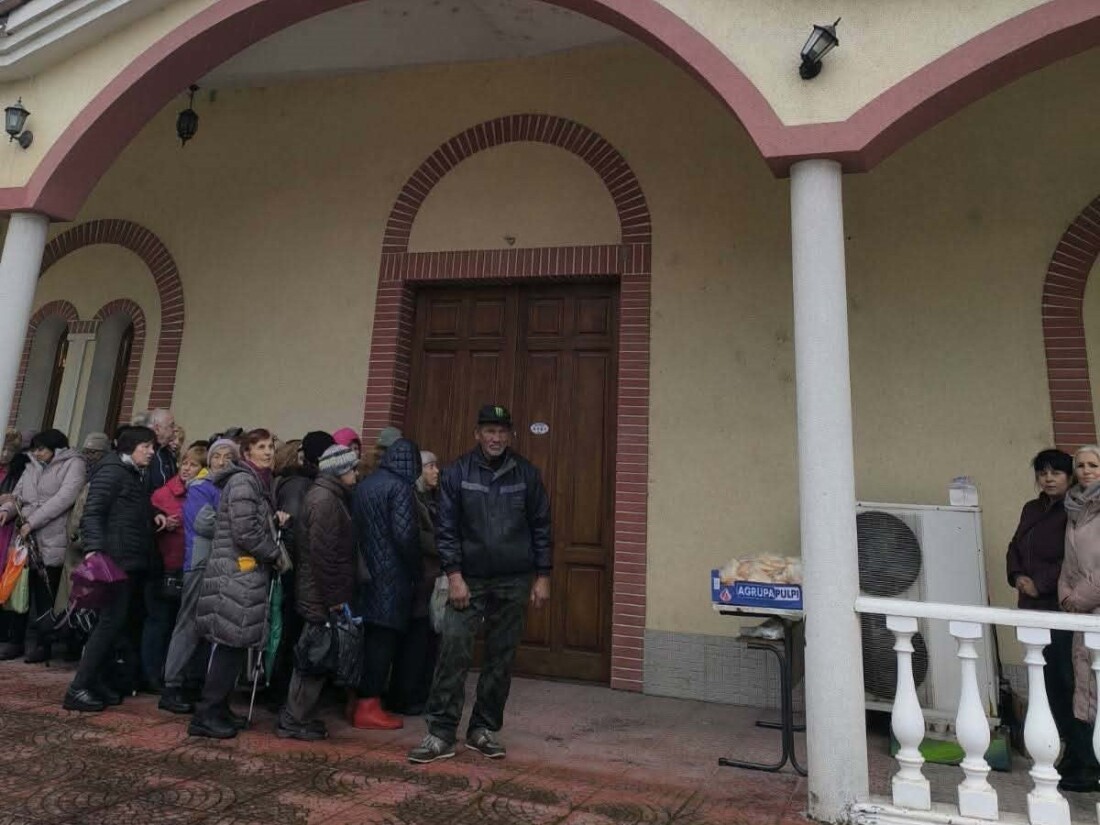 Курбан за Никулден раздадоха в район „Тракия“ (СНИМКИ) 2 Курбан за Никулден раздадоха в район „Тракия“ (СНИМКИ)