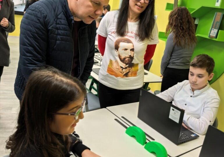 Откриха иновативен STEM център в ОУ „Захари Стоянов“ (СНИМКИ)
