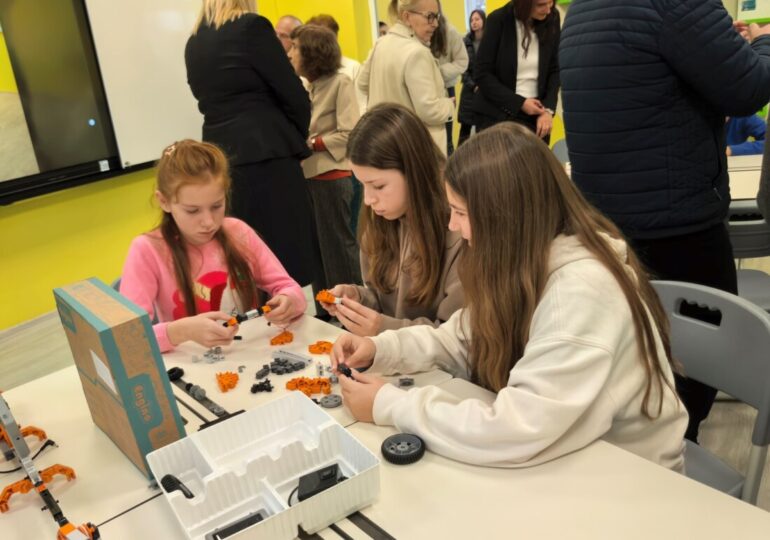 Откриха иновативен STEM център в ОУ „Захари Стоянов“ (СНИМКИ)