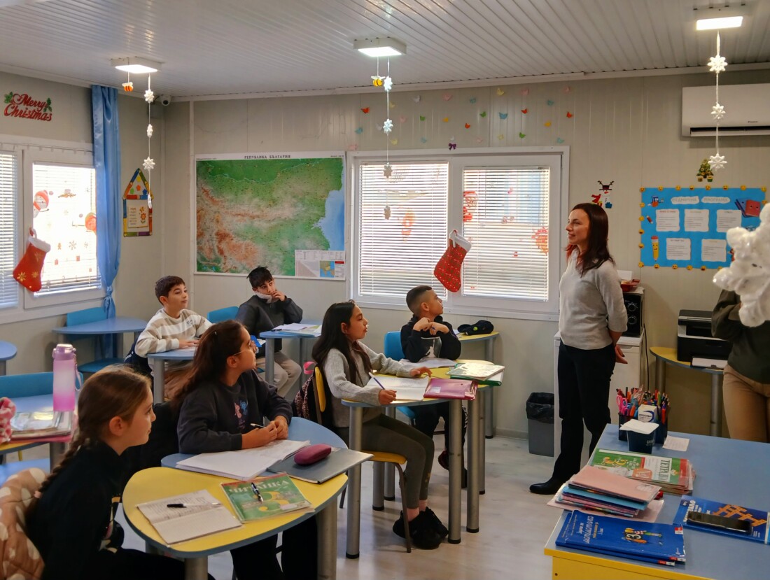 Коледна магия завладя класните стаи на НУ „Св. Климент Охридски“ във Войсил (СНИМКИ)