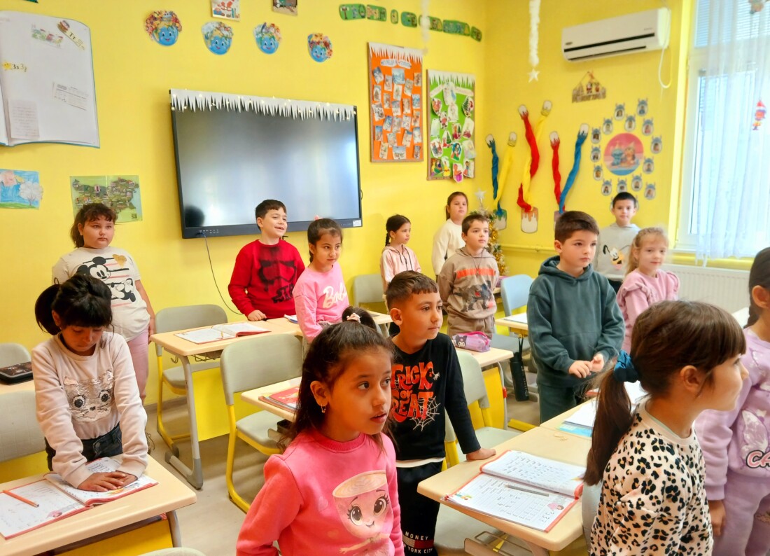 Коледна магия завладя класните стаи на НУ „Св. Климент Охридски“ във Войсил (СНИМКИ)