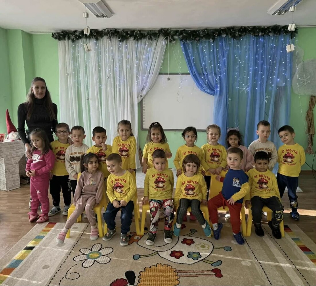 Децата от ДГ „Мечта“ в Маноле се сдобиха с интерактивна дъска (СНИМКИ)