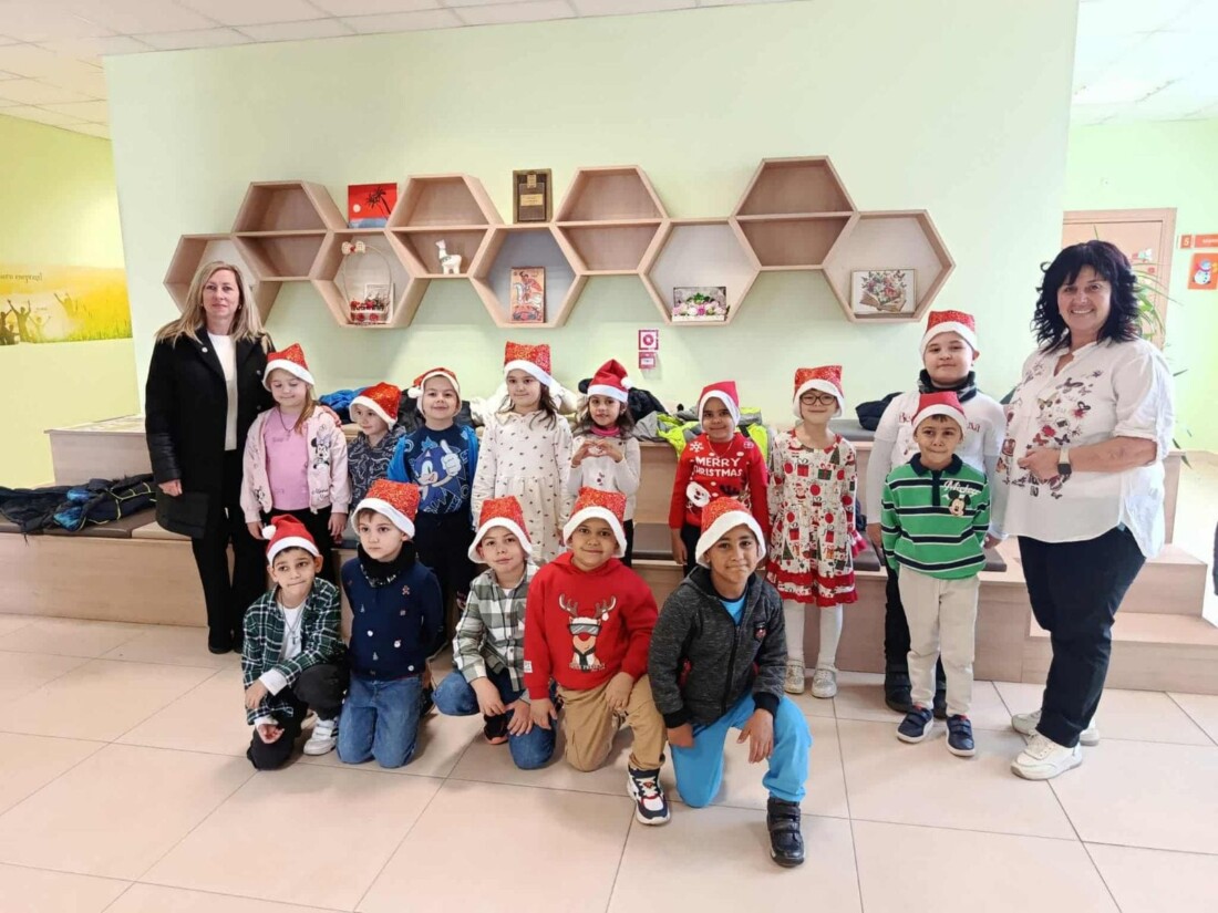 Децата от ДГ „Мечта“ в Маноле се сдобиха с интерактивна дъска (СНИМКИ)