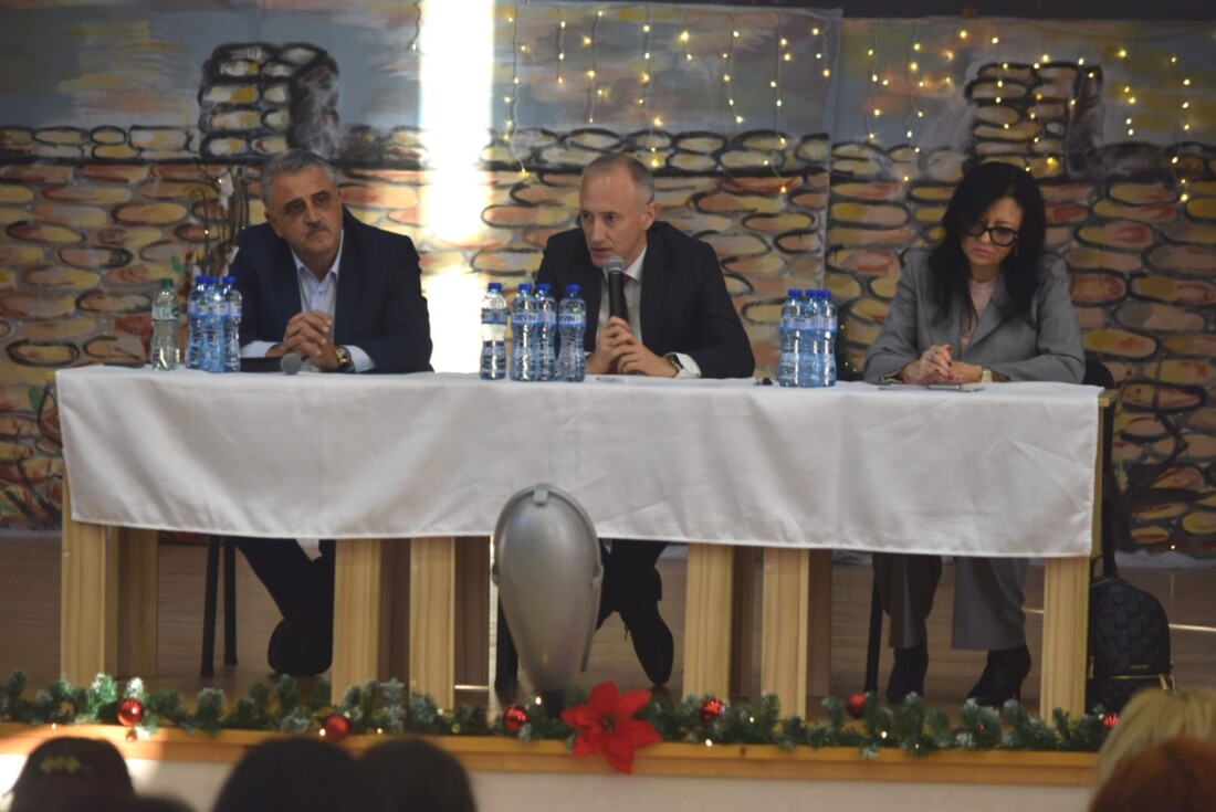 Министър Красимир Вълчев обсъди с учители и директори от Община Марица проблеми и бъдещи приоритети в образованието (СНИМКИ) 3 Министър Красимир Вълчев обсъди с учители и директори от Община Марица проблеми и бъдещи приоритети в образованието (СНИМКИ)