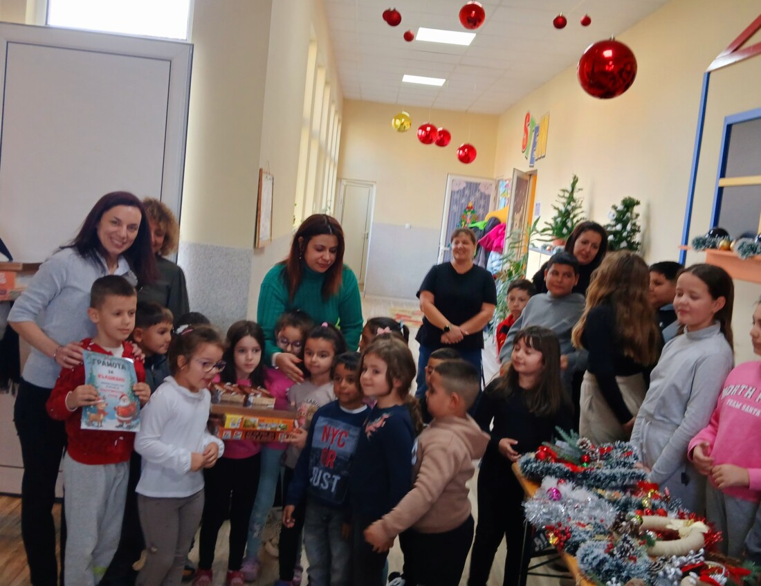 Коледна магия завладя класните стаи на НУ „Св. Климент Охридски“ във Войсил (СНИМКИ)