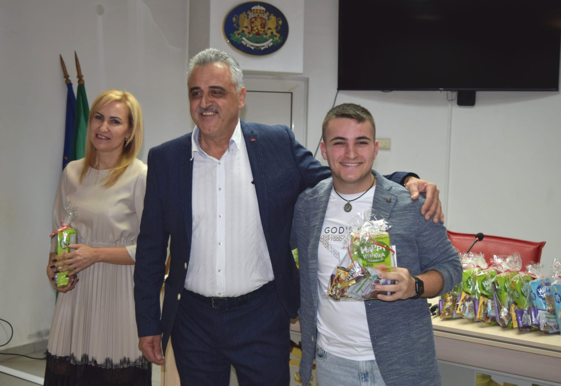 Община Марица подкрепи 265 деца в неравностойно положение за коледните празници 1 Община Марица подкрепи 265 деца в неравностойно положение за коледните празници