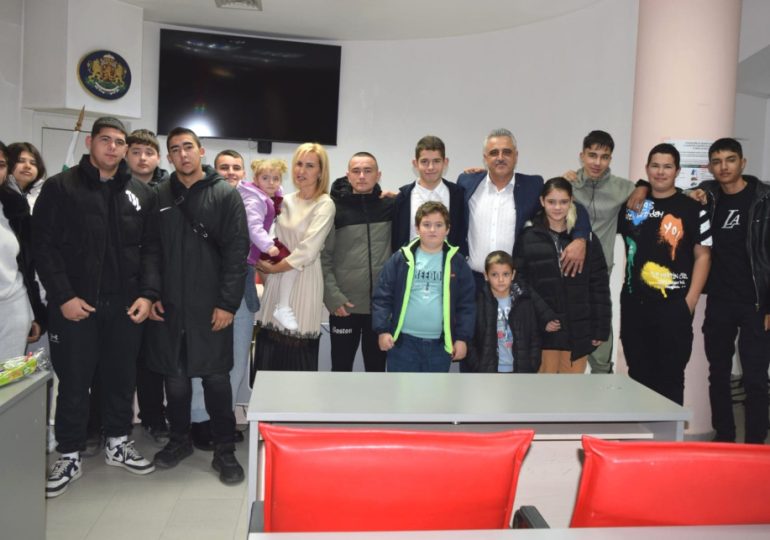 Община Марица подкрепи 265 деца в неравностойно положение за коледните празници