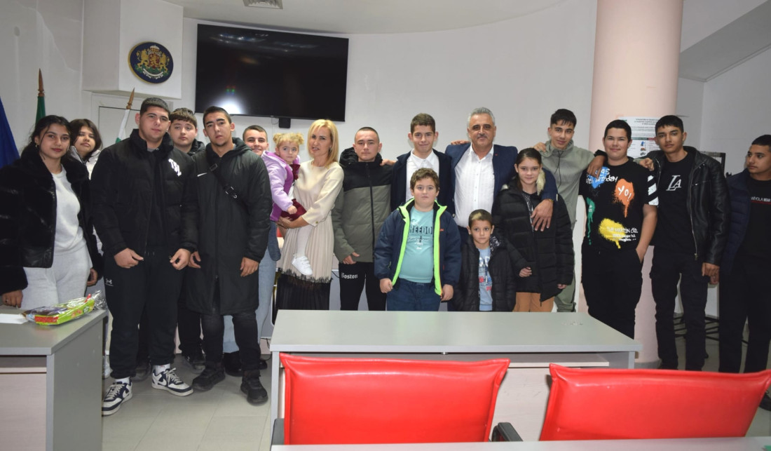 Община Марица подкрепи 265 деца в неравностойно положение за коледните празници