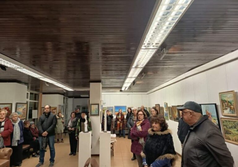 Откриха традиционната коледна и новогодишна изложба на художниците от Смолян