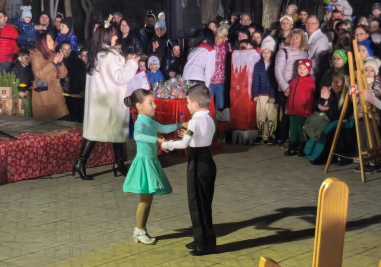 Запалиха тържествено светлините на коледната елха в "Южен" (ВИДЕО и СНИМКИ)