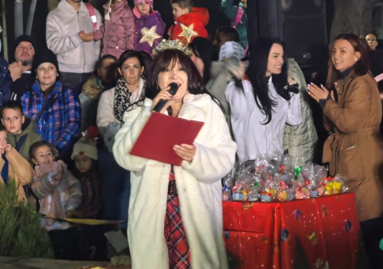 Запалиха тържествено светлините на коледната елха в "Южен" (ВИДЕО и СНИМКИ)