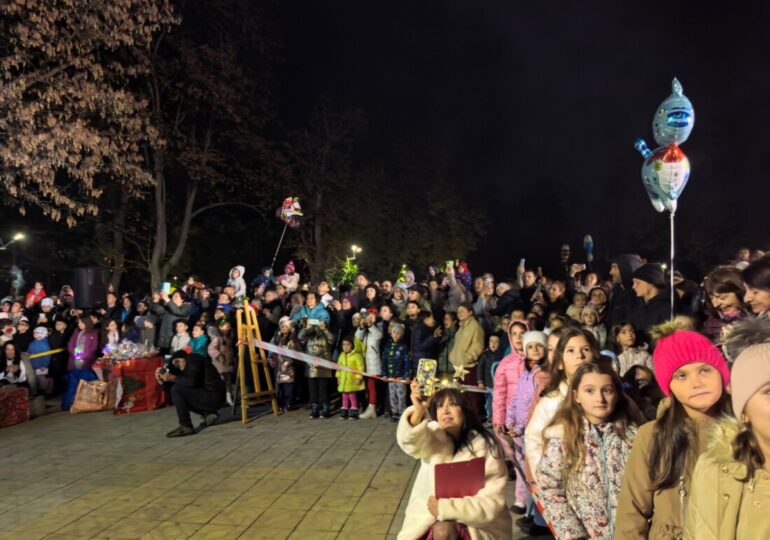 Запалиха тържествено светлините на коледната елха в "Южен" (ВИДЕО и СНИМКИ)