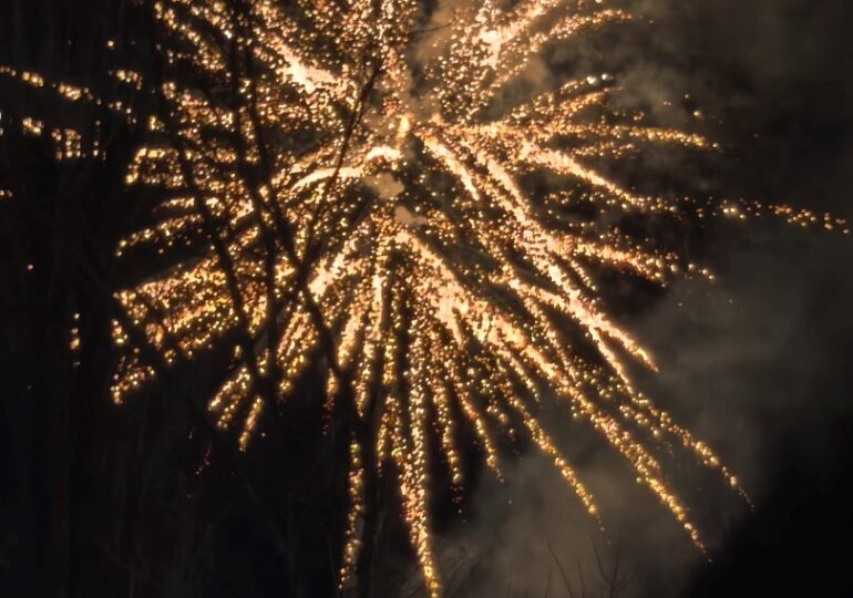 Запалиха тържествено светлините на коледната елха в "Южен" (ВИДЕО и СНИМКИ)