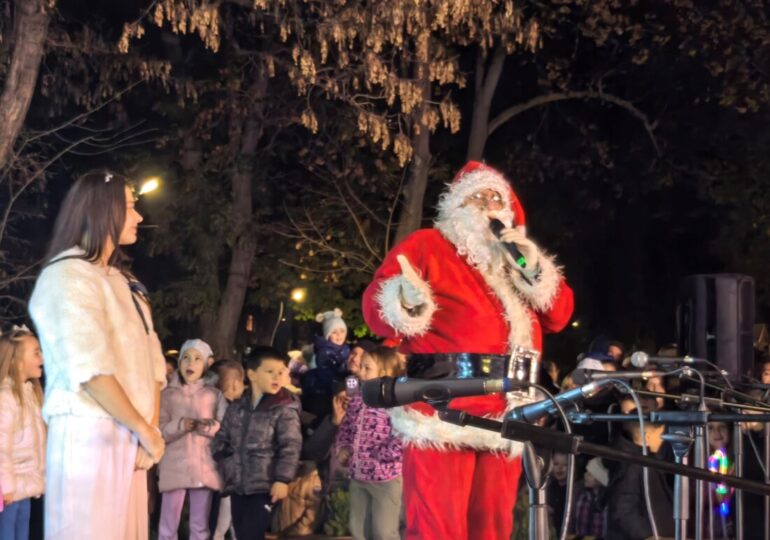 Запалиха тържествено светлините на коледната елха в "Южен" (ВИДЕО и СНИМКИ)