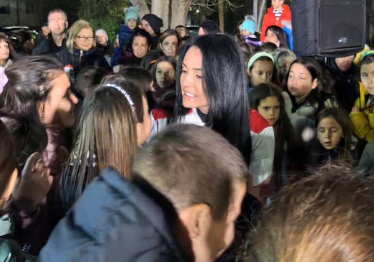 Запалиха тържествено светлините на коледната елха в "Южен" (ВИДЕО и СНИМКИ)