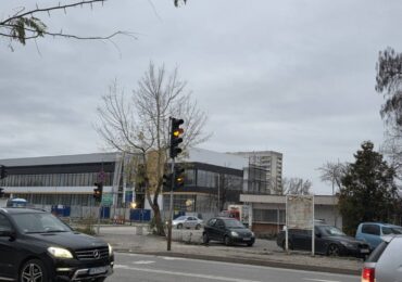 Заради неработещ светофар: Възлово кръстовище в Пловдив остава блокирано, ето каква е причината (СНИМКИ)