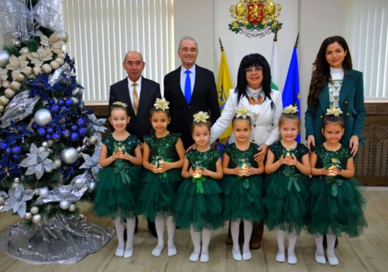 Добри гости коледари гостуваха на кмета на Асеновград (СНИМКИ)