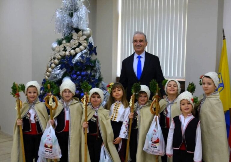 Добри гости коледари гостуваха на кмета на Асеновград (СНИМКИ)