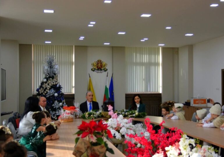 Добри гости коледари гостуваха на кмета на Асеновград (СНИМКИ)