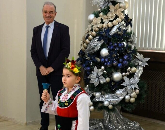 Добри гости коледари гостуваха на кмета на Асеновград (СНИМКИ)
