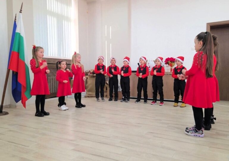 Добри гости коледари гостуваха на кмета на Асеновград (СНИМКИ)