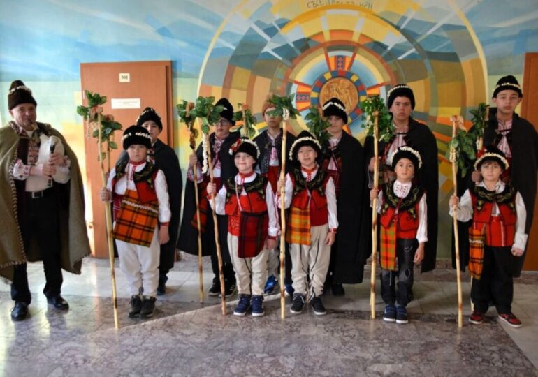 Добри гости коледари гостуваха на кмета на Асеновград (СНИМКИ)