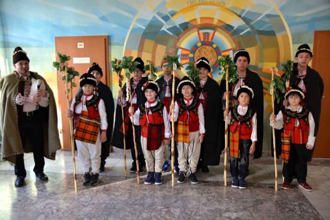 Добри гости коледари гостуваха на кмета на Асеновград (СНИМКИ)