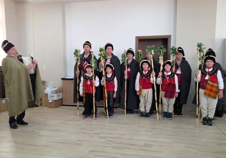 Добри гости коледари гостуваха на кмета на Асеновград (СНИМКИ)