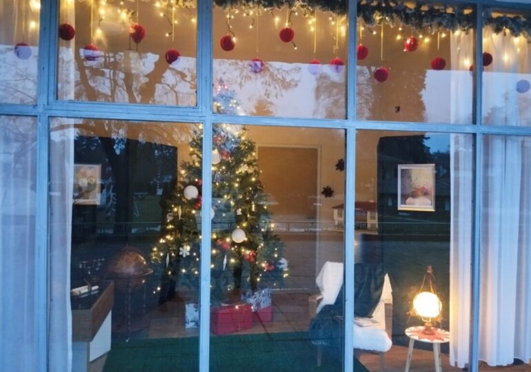 „ДоброТворци“ преобразиха центъра на град Калофер за празниците (СНИМКИ)