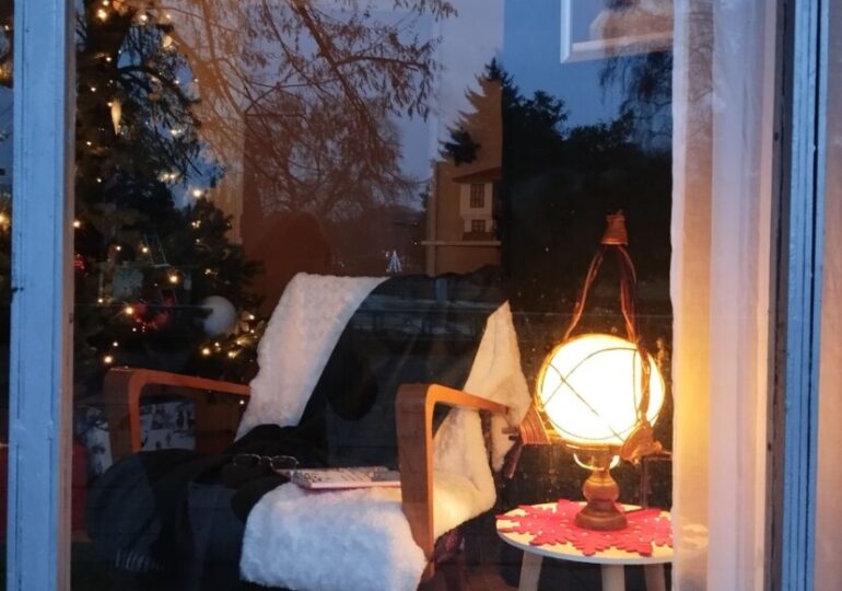 „ДоброТворци“ преобразиха центъра на град Калофер за празниците (СНИМКИ)