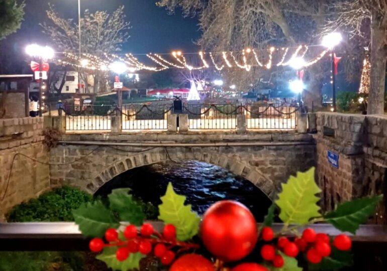 „ДоброТворци“ преобразиха центъра на град Калофер за празниците (СНИМКИ)