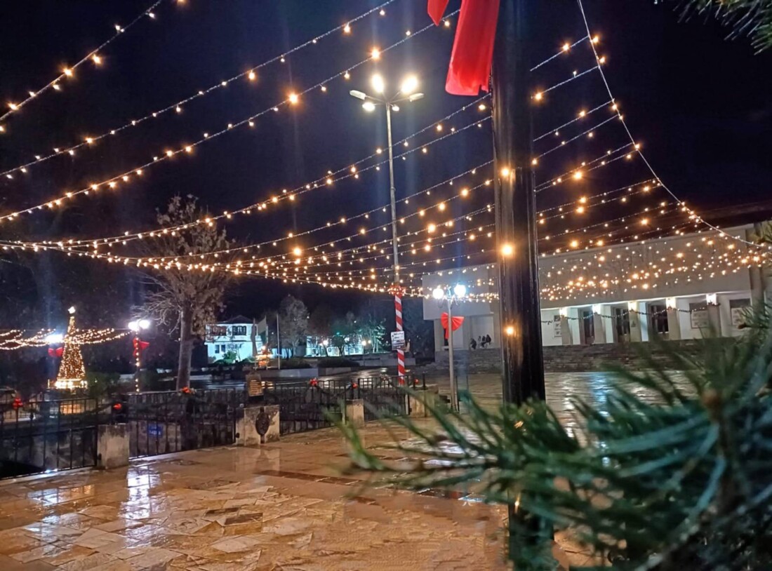 „ДоброТворци“ преобразиха центъра на град Калофер за празниците (СНИМКИ)