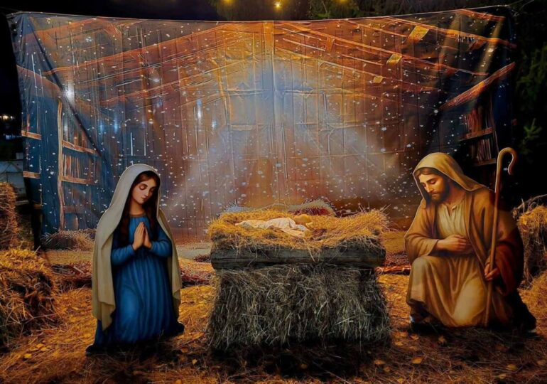 „ДоброТворци“ преобразиха центъра на град Калофер за празниците (СНИМКИ)