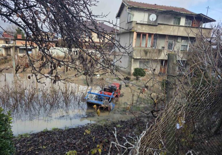 Каква е ситуацията в Гелеменово след проливните дъждове? (СНИМКИ)
