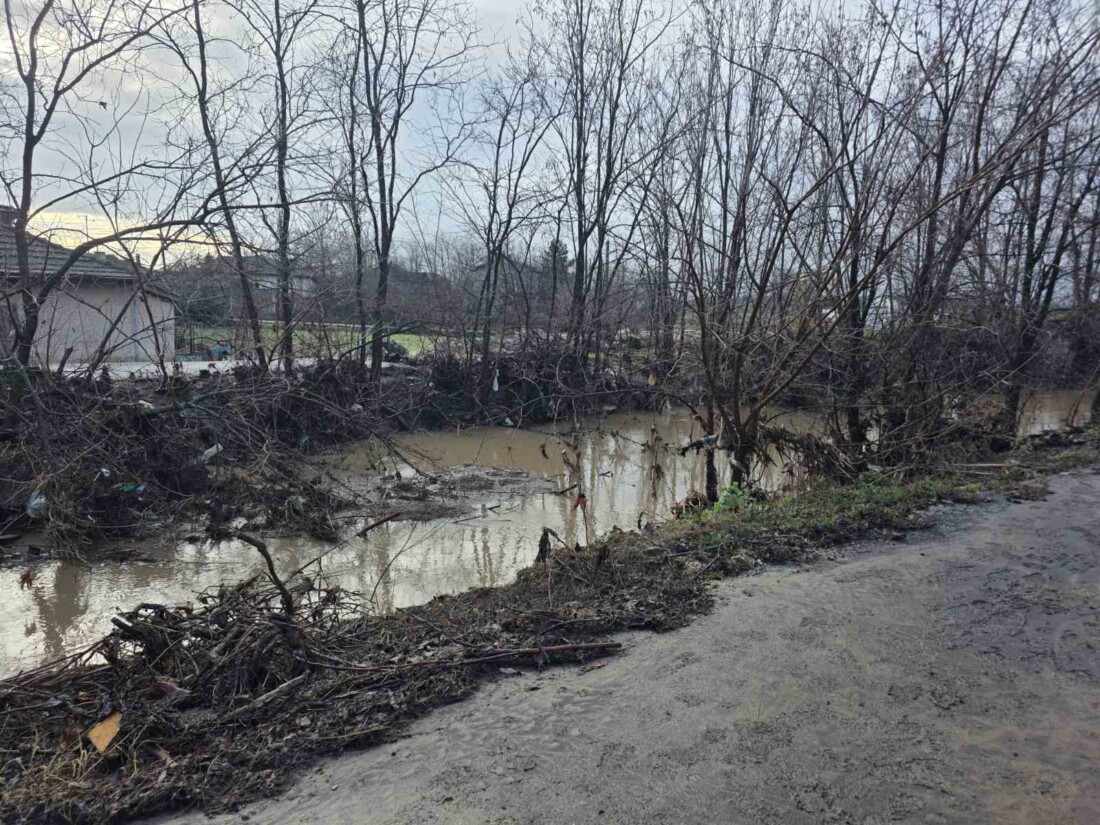 Каква е ситуацията в Гелеменово след проливните дъждове? (СНИМКИ)
