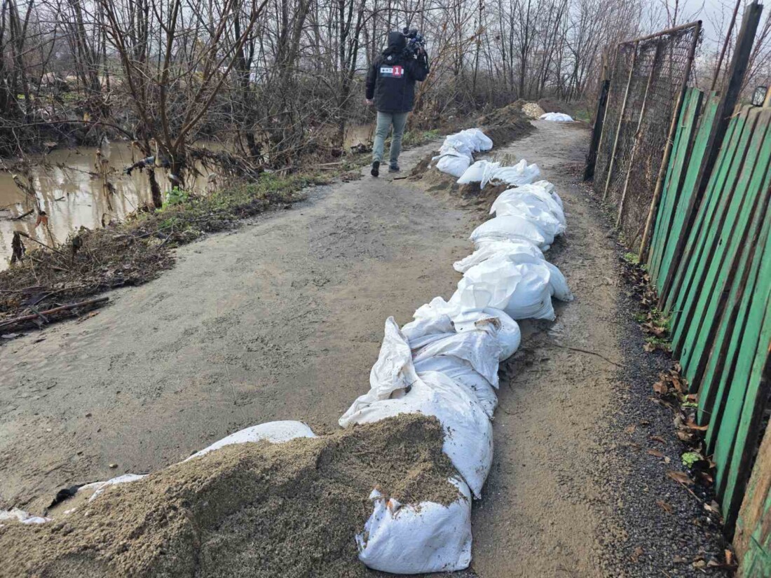 Каква е ситуацията в Гелеменово след проливните дъждове? (СНИМКИ)
