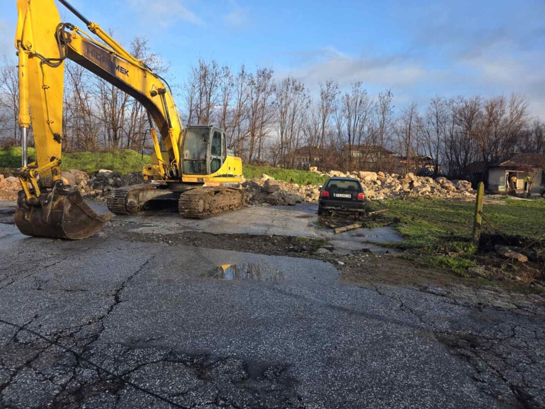 Каква е ситуацията в Гелеменово след проливните дъждове? (СНИМКИ)