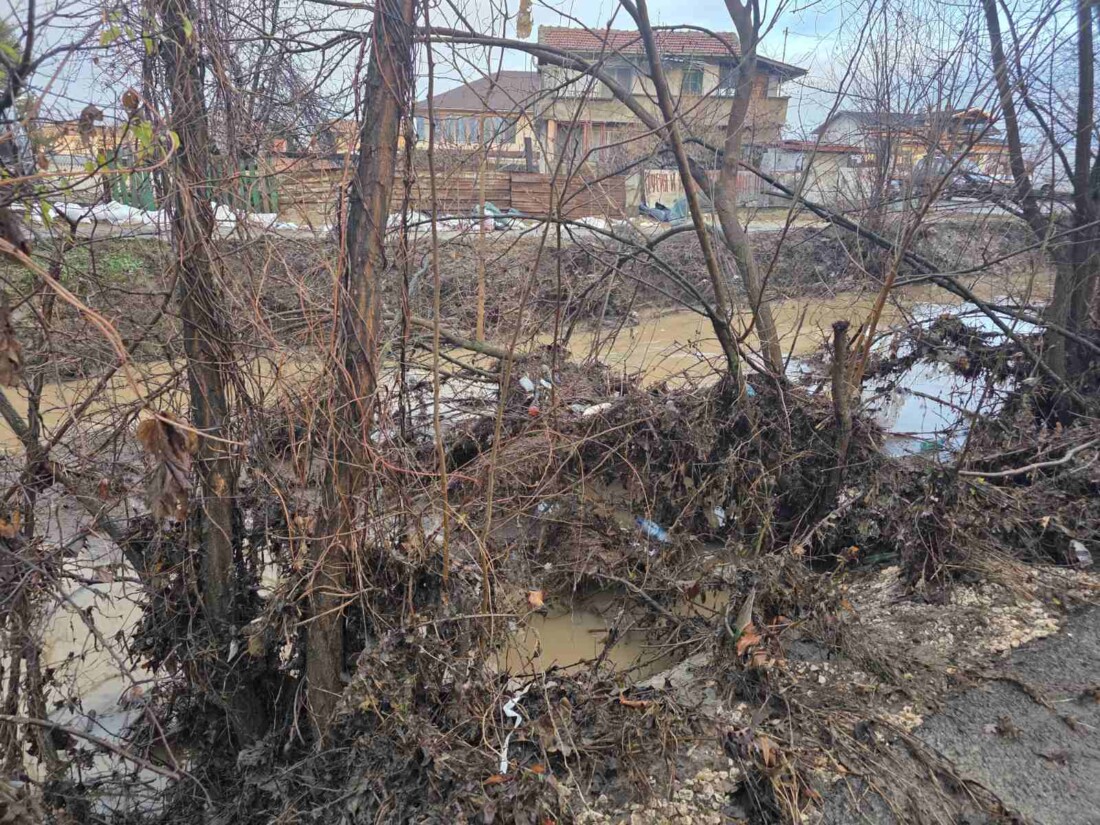 Каква е ситуацията в Гелеменово след проливните дъждове? (СНИМКИ)