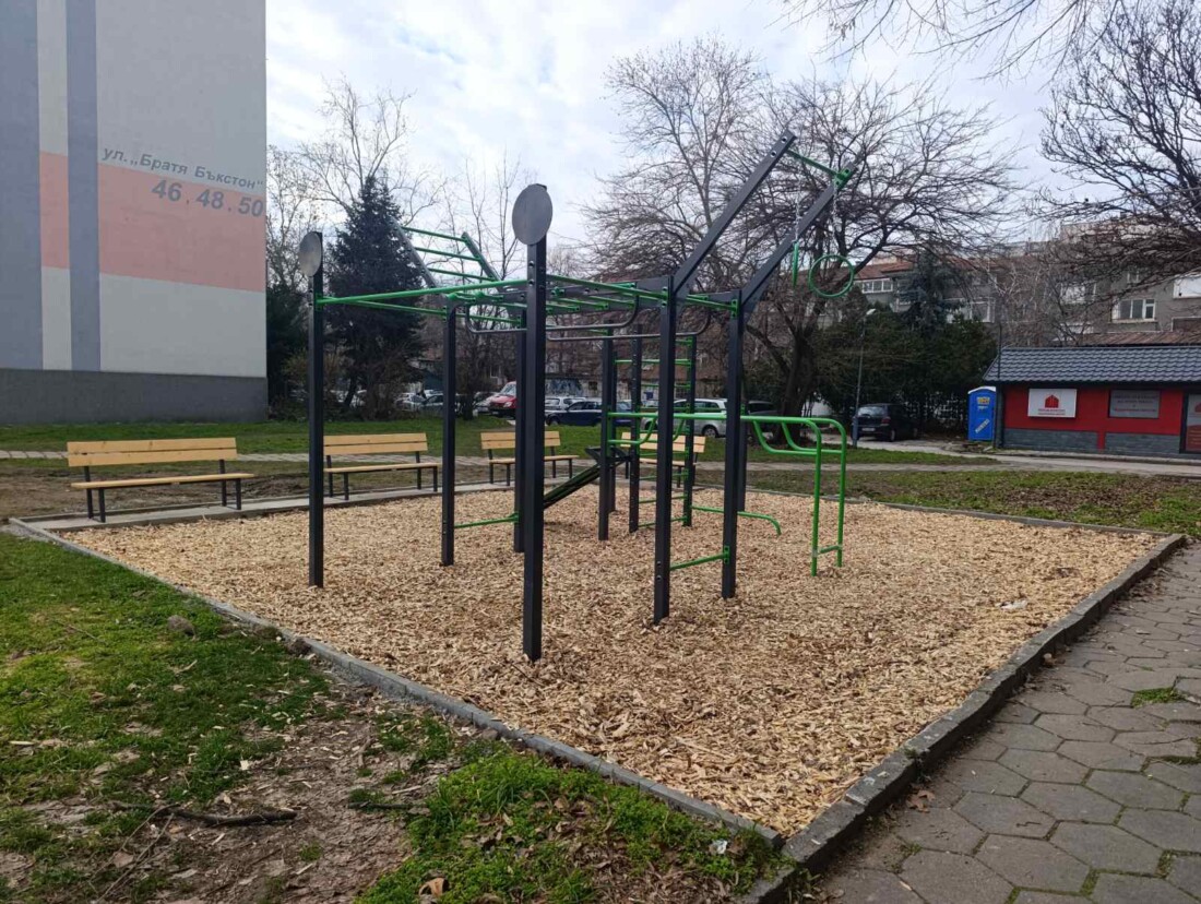 Изградиха два нови фитнеса на открито в „Южен“ (СНИМКИ)